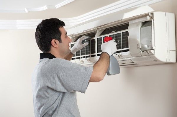 Những điều cần làm khi máy lạnh bị chảy nước