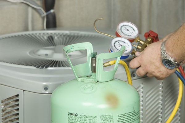 Tại sao cần bơm ga máy lạnh Quận 4 định kỳ?