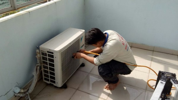 Cách đặt lịch bơm gas máy lạnh tại Quận 4