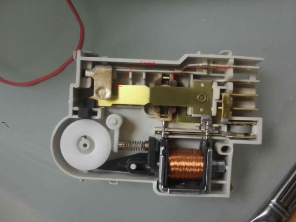 Cấu tạo của công tắc cửa máy giặt