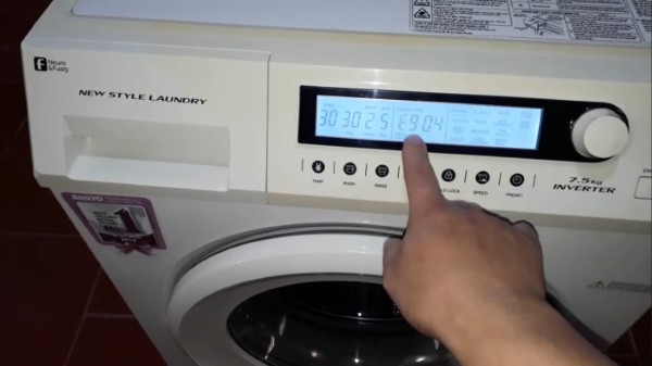 Lỗi E9-04 trong bảng mã lỗi máy giặt Sanyo